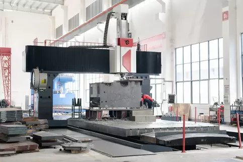 Osm Press Brake Core Component Manufacturing: 5-Axis Gantry Milling Machine Precision Machining, Demonstrating Large Structural Part Milling Process with 0.01mm Accuracy, Showcasing Advanced CNC Technology in Complex Curve Processing