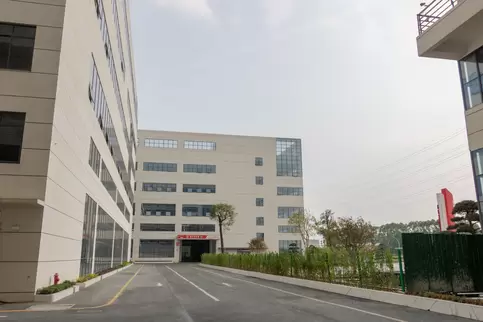 Real shot of internal roadscapes at the Osm Intelligent Equipment Production Park: Modern park roads blend with green landscapes, showcasing Osma's professional environment and ecological industrial philosophy in the field of intelligent manufacturing.