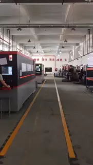 Osm Hydraulic CNC Press Brake Customer Site Footage: Professional technicians operate the intelligent CNC system to perform high-precision sheet metal bending operations. The equipment utilizes hydraulic synchronization technology and a rigid machine body
