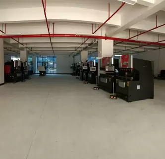 Osm Hydraulic CNC Press Brake Customer Site Footage: Professional technicians operate the intelligent CNC system to perform high-precision sheet metal bending operations. The equipment utilizes hydraulic synchronization technology and a rigid machine body