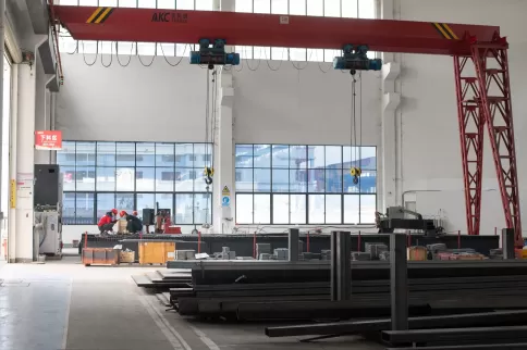 Live footage of Osm bending machine manufacturing process: Laser cutting equipment precision-processes metal sheets, demonstrating high-precision cutting technology and showcasing Osma's technical capabilities and manufacturing standards in the sheet meta