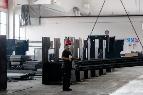 Close-up of the high-strength steel plate body structure of the Osma bending machine, which is made of high-quality alloy steel using an integral casting process. It has excellent deformation resistance and rigid support, ensuring long-term stable operati