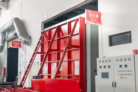 Live footage of OSM bending machine precision heat treatment process: Professional technicians are performing tempering operations, optimizing the internal structure of metal materials through precise temperature control, effectively eliminating quenching