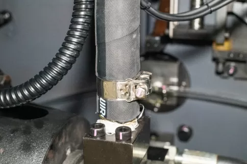 Close-up of the precision interface between the OSM bending machine oil pipe and oil pump, a core connection component of the hydraulic system. It adopts high-precision engineering design to ensure stable transmission of hydraulic power, and its leakproof