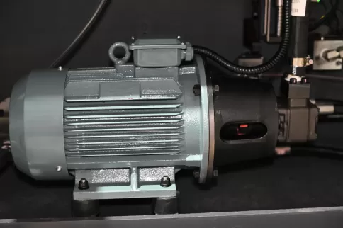 Close-up image of OSM industrial-grade bending machine high-efficiency energy-saving motor - Core component of precision power transmission system - Intelligent drive unit for CNC machine tools - High torque, low noise solution
