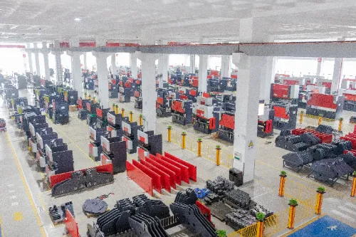 Overview of OSM press brake production workshop, showcasing a clean and organized production environment with advanced equipment to ensure efficient and stable manufacturing processes.